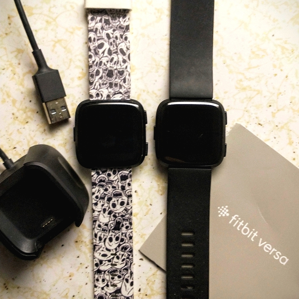 2 FITBIT VERSA (Black-1st generation) w/ Bands & Charger